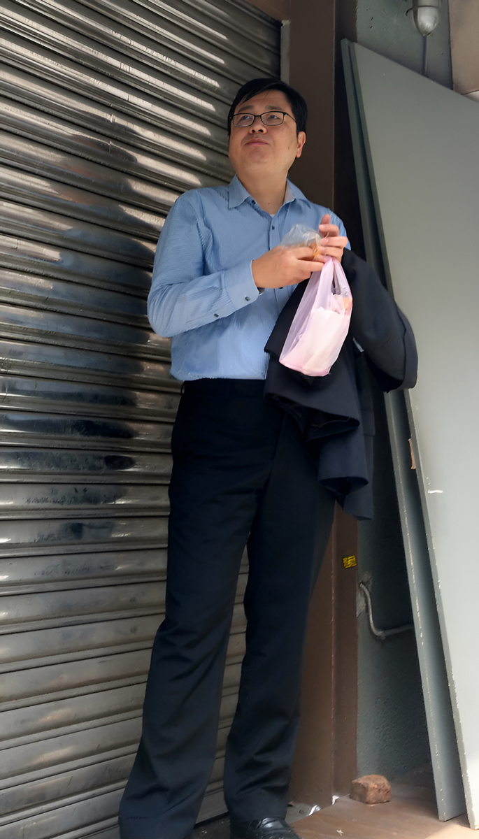 有點像前主管，年紀再大點會更好