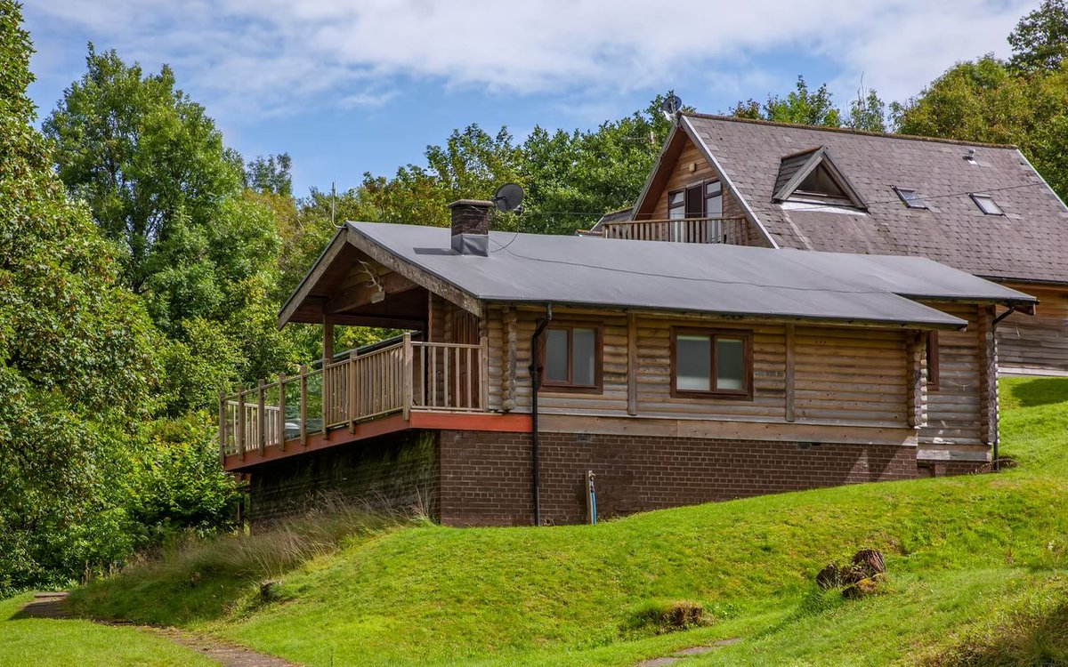 Hotels Available tweet media