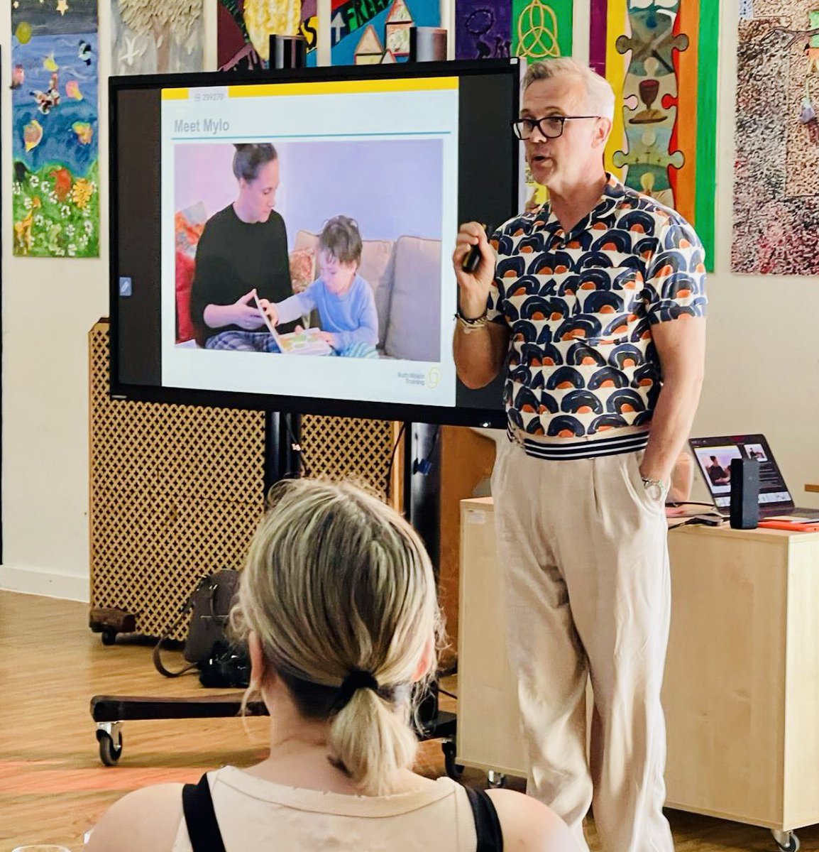 HubKingsnorth's tweet image. It’s Talk Through Stories time with the wonderful Nick Cannon. We have a room full of engaged and enthused delegates!
Thank you to Archbishop Courtenay Primary School, Maidstone for kindly hosting. 

#readingforpleasure #storytime 
@RuthMiskinEdu 
@NickRMT