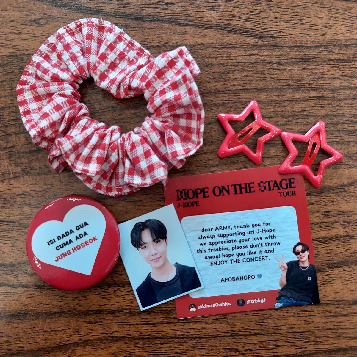 JHOPE BTS - HOPE ON THE STAGE IN JAKARTA FREEBIES 

by <a href="/kimsn0white/">𝙨𝙝𝙖🕊🌺</a> &amp; <a href="/zrbbyJ/">raa¹³</a>

★ may 4th, 2025 (day 2)
★ Indonesia Arena

rt and like are appreciated, 
see u army! ♥︎ 
tag us if u get the freebies.

#HOPE_ON_THE_STAGE_TOUR_JAKARTA