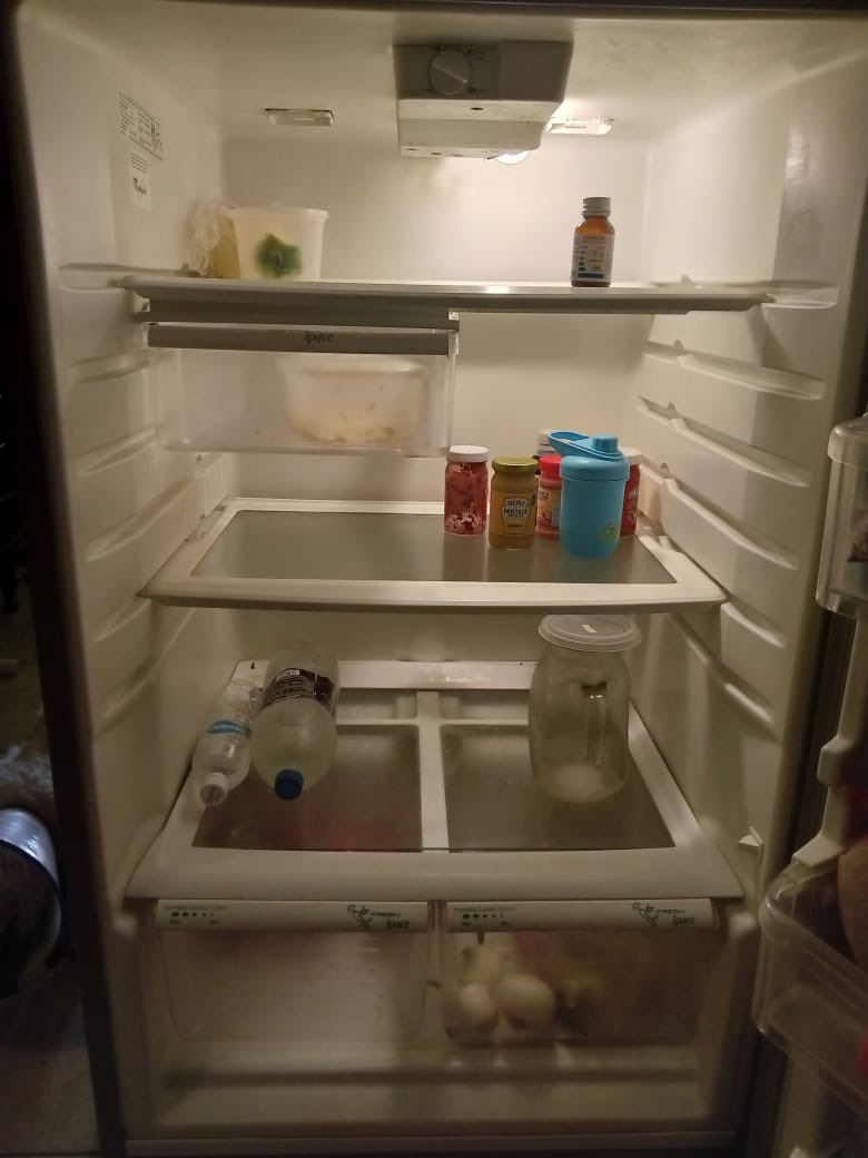 EscarletPinero's tweet photo. El 82% de los venezolanos vive en pobreza, y más del 50% en pobreza extrema, sin poder comprar ni una canasta básica. #NeverasDeHambre https://t.co/GeZ8MpLAfg