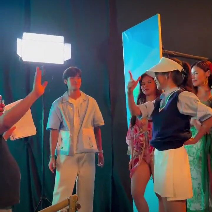 Andres at osang

ASHDRES ULTIMEET AND GREET

#AndresHariNgSectionE
#AshtineMutyaNgEntablado
#AshDres