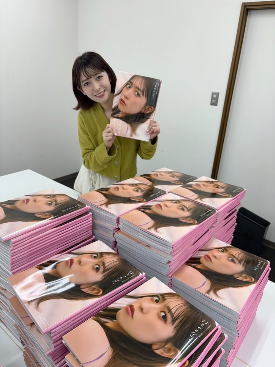 通常版写真集にサイン入れしました✍️💫 帯には #ももいろクローバーZ