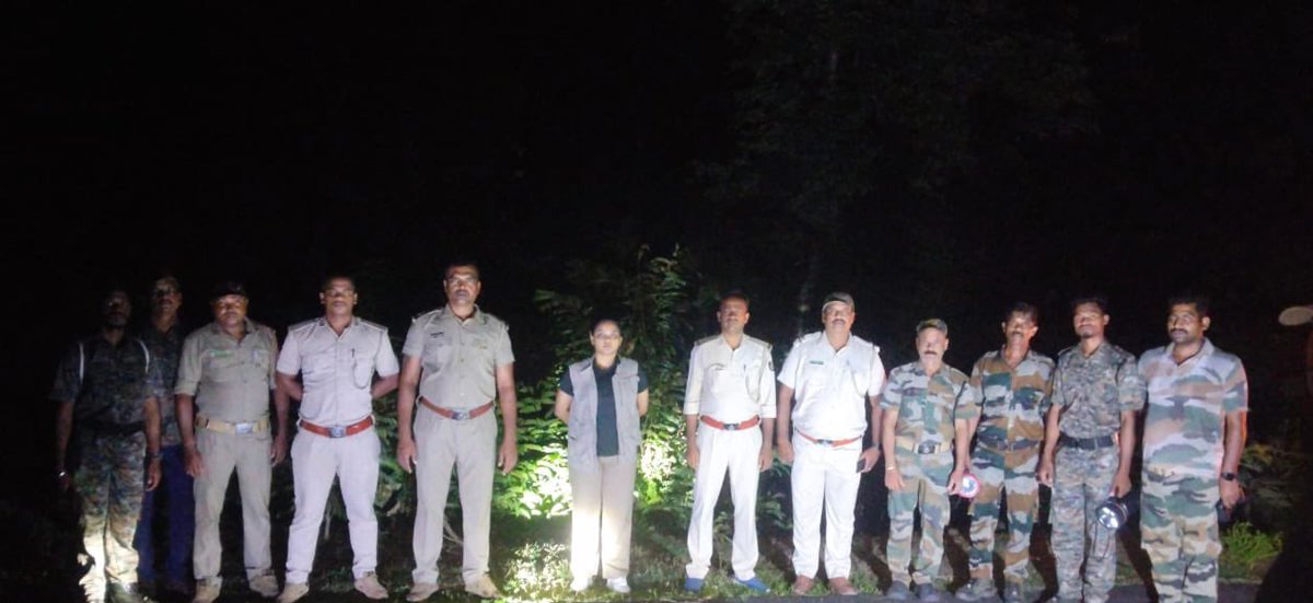 Sasmita_biswal_'s tweet photo. The ever vigilant forest staff of Berhampur Division
#Wildlifeprotection
#nightpatrolling
#elephanttracking
#Techinforest
#Dronesurvey
#pccfwildlife https://t.co/ROD79ROVwq