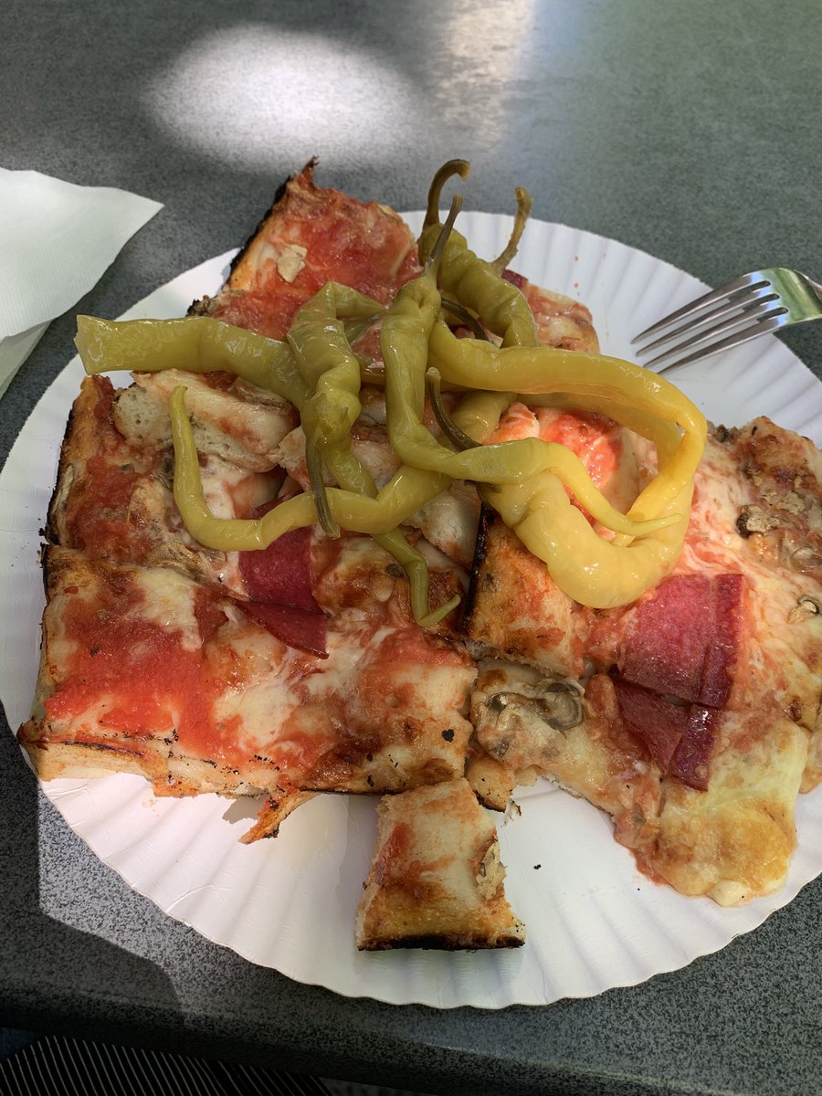 Hausservice11's tweet photo. war lecker #Frühstücken in der besten #Minipizza #Berlins
#Uhlandstrasse unweit vom #KuDamm https://t.co/NzI9ZvsAJW