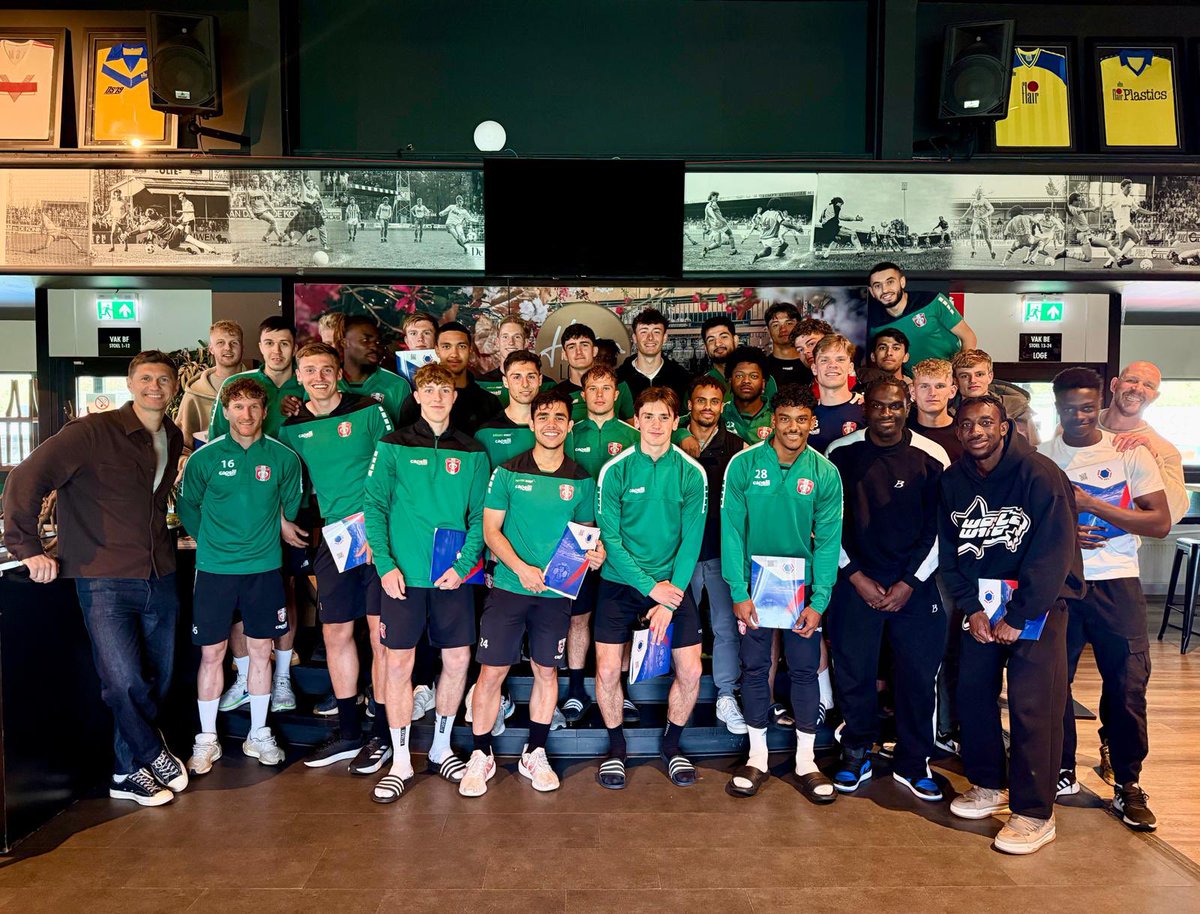 spelersvakbond's tweet image. Mooi spelersgroepbezoek Lev &amp;amp; Arjan, aan de Schapenkoppen! 

Dank @fcdordrechtnl
  🙏 📚 ☕️ 🐑 ⚽️💫 🏟️ 🚗 💨 

#spelersgroepbezoek #arjanebbinge 
@elevchenko @spelersvakbond #vvcs