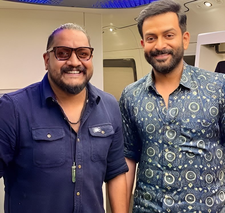 WECineLoco's tweet photo. #PrithvirajSukumaran - #JithinLaal 🔐

Genre : Sci - Fi 👽🛸 https://t.co/9JC5xQRyy7