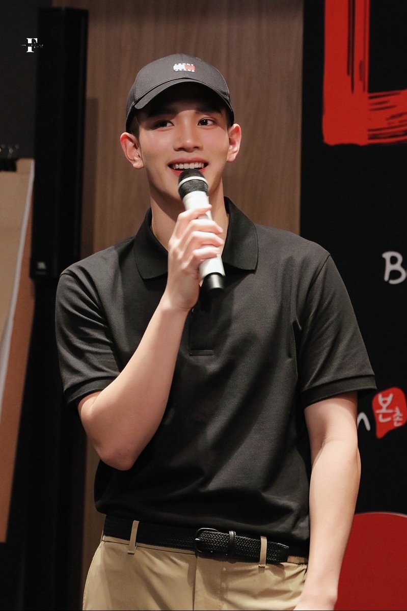 FourthOfficiall's tweet photo. สุดหล่อ check คับบบบบบ 😚🖤❤️🍗

#BONCHONVOYAGExGF
#Fourthnattawat #โฟร์ทณัฐวรรธน์ @tawattannn https://t.co/gYtJUWROvZ