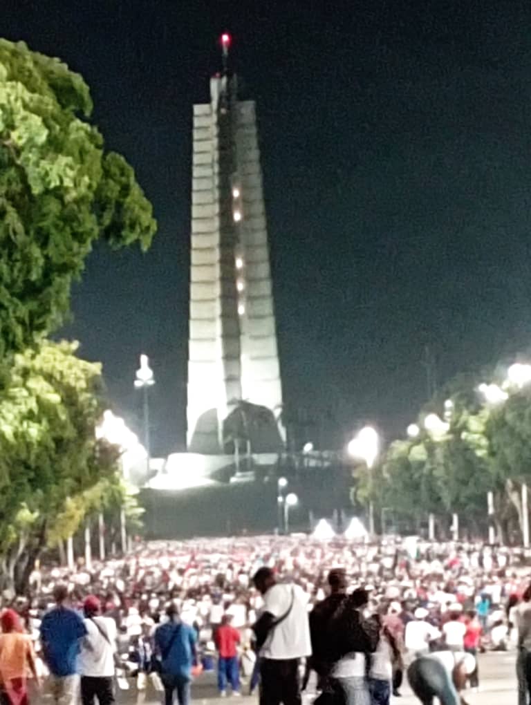La Plaza de la Revolución a las 4:00 am. #PorCubaJuntosCreamos #CienfuegosXMásVictorias