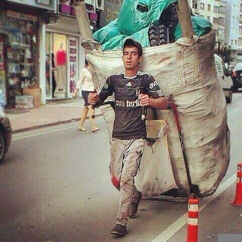 senolatass's tweet photo. Hafızamızdan silinmeyecek çok şey var.
İşçi sınıfının insanlığa karşı hiçbir borcu yoktur. İnsanlık ona borçludur."
#1Mayıs https://t.co/C4pvsdP3BB