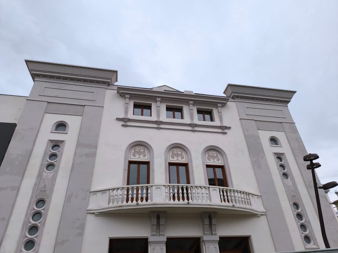 L'edifici del Casino Espanyol el passat mes de març en una foto de Jordi Vilalta.

Les obres estan en un grau molt avançat i només falta acabar detalls dels interiors. 👉