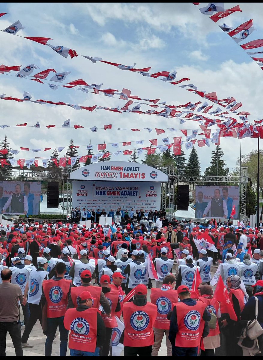 "İnsanca Yaşamak İçin " 1 Mayıs Emek ve Dayanışma Gününde Ankara Anıt Parktayız.
