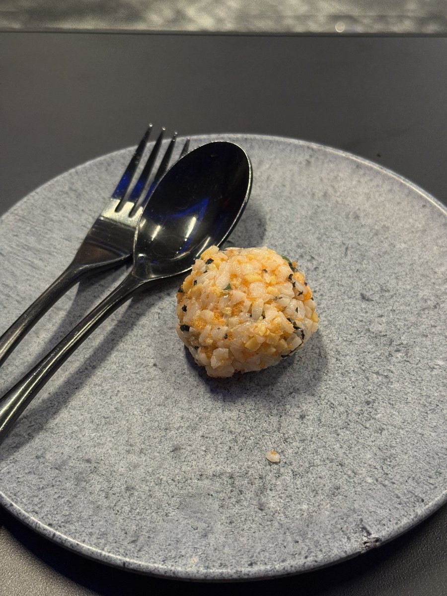 whisperblue4's tweet image. Fourth is serving rice balls, and he even decorated the plate, so adorable and beautiful 💙🥹

@tawattannn
#BONCHONVOYAGExGF
#Fourthnattawat #โฟร์ทณัฐวรรธน์
#LookKhunNoo #น้องลูกคุณหนู