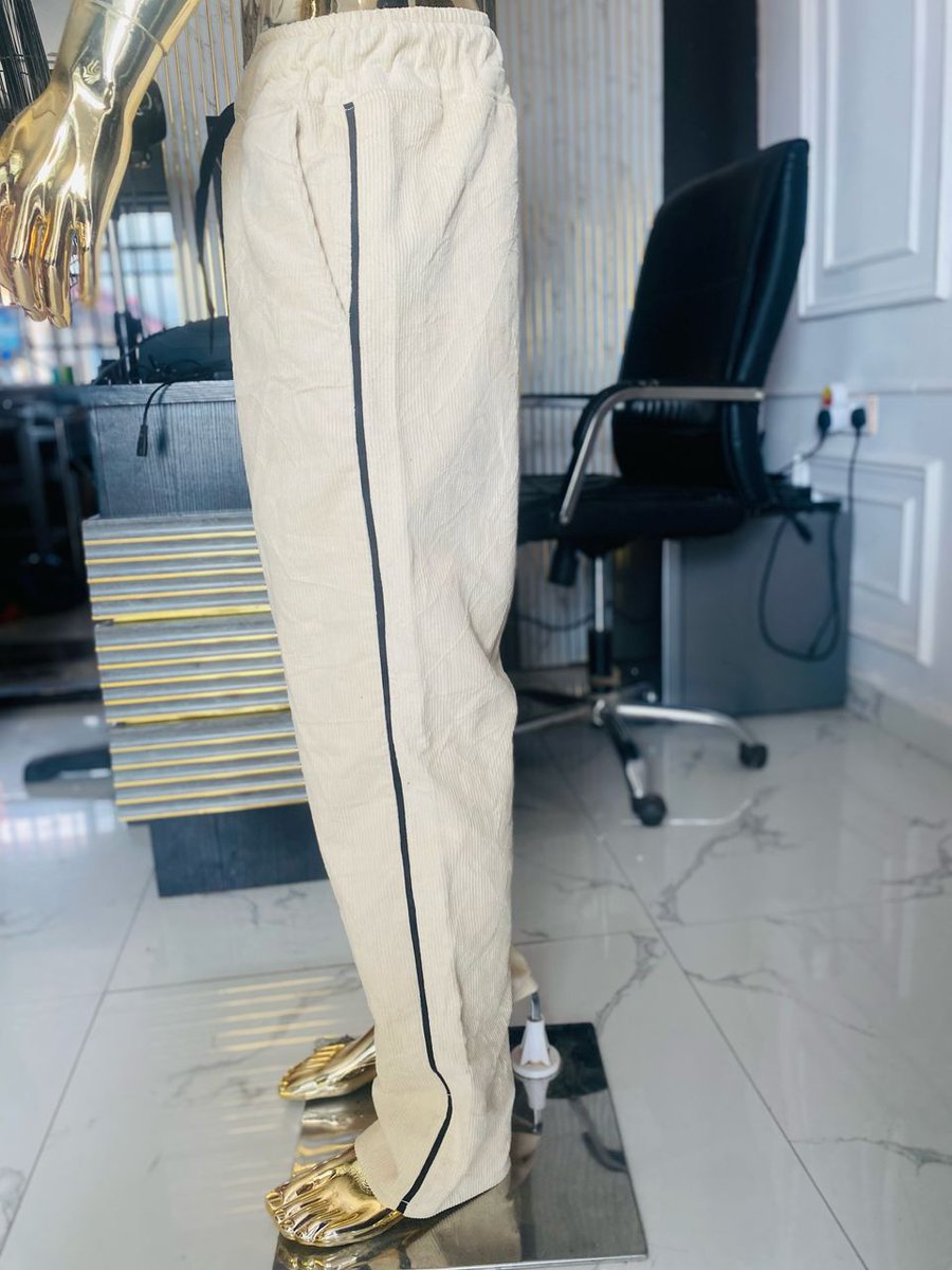 HayzedJunior's tweet image. Open 24/7 โ
iSew : iCustomized : iBrand
Thick & Pure Cotton ๐ฏ
Hoodie - 15k
Varsity Jacket - 15k
Sweat Shirt - 12k
Round neck- 8k
Joggers/pant- 15k
Jalabia - 30k
Location- Osogbo, Osun State.