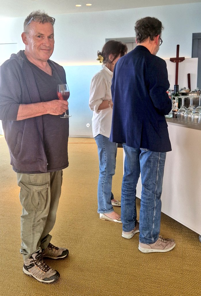 owollring's tweet image. PODCAST Toffiejoffie over #hummus, Mars Atacks!, #Bernlef, eetpriraat @MartinKoolhoven, colony grill, Keyvan Shahbazi, Muiderberg, @bartnijman, Paul Damen, onheilspellende treinen, #S10, vaderjoden, Vic van de Reijt, Circus Muntz en mannen in witte jassen.
open.spotify.com/episode/5FZVUe…