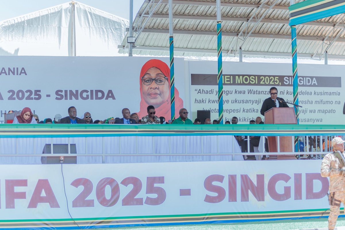 ilodaressalaam's tweet photo. Addressing the Labour Day Commemoration, @Khamati the Director Country Office for 🇹🇿🇧🇮🇰🇪🇷🇼🇺🇬 emphasizes the vital role of workers in building a resilient and equitable society. #LabourDay2025 #RespectForLabour https://t.co/YgwWV0xhD8