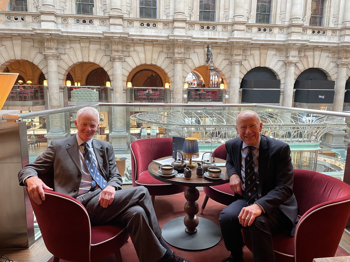 Master of ⁦<a href="/Turners_Company/">Turners of London</a>⁩ and the presumptive Master have a cuppa in great style at the Royal Exchange!