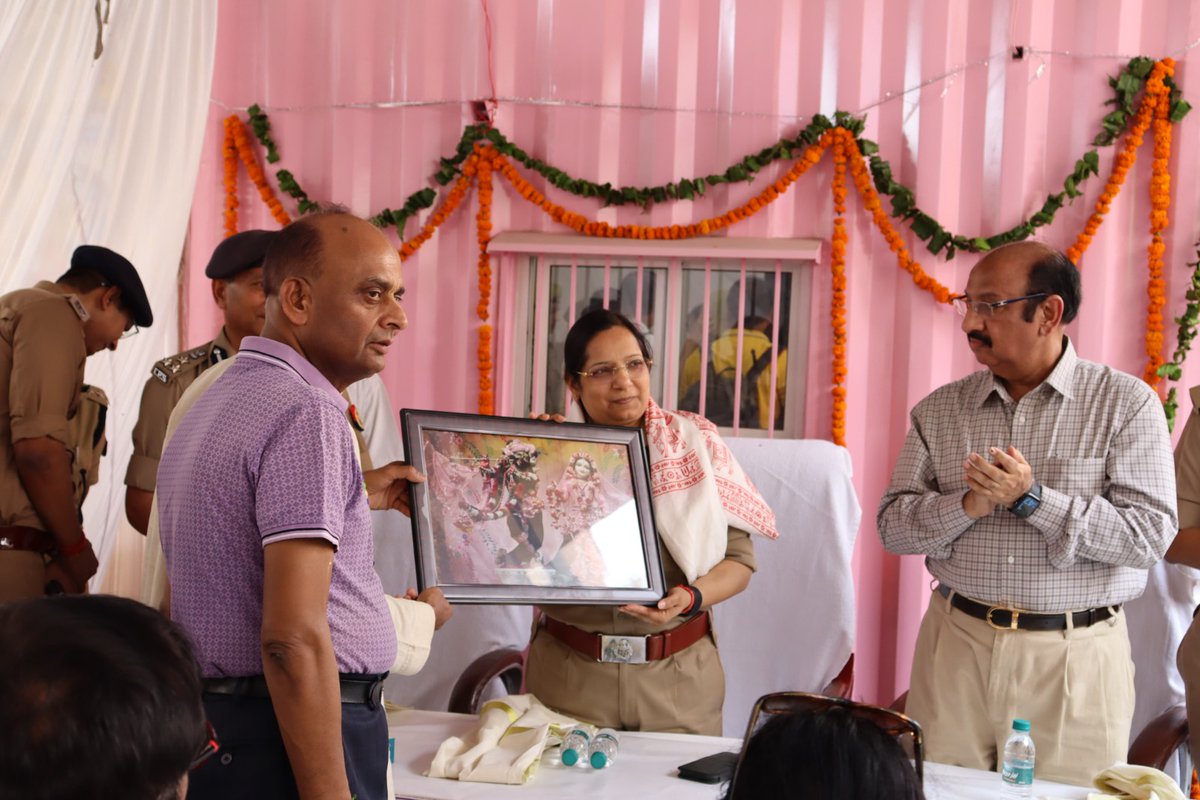 CP Noida (@cp_noida) on Twitter photo #MissionShakti_5 рдЕрднрд┐рдпрд╛рди рдХреЗ рддрд╣рдд рдорд╣рд┐рд▓рд╛ рд╕реБрд░рдХреНрд╖рд╛ рд╡ рд╕рд╢рдХреНрддрд┐рдХрд░рдг рдХреА рджрд┐рд╢рд╛ рдореЗрдВ рдПрдХ рдФрд░ рд╕рд╢рдХреНрдд рдХрджрдо !
.<a href="/CP_Noida/">CP Noida</a> рджреНрд╡рд╛рд░рд╛ рдерд╛рдирд╛ рд╕реЗрдХреНрдЯрд░-24 рдХреНрд╖реЗрддреНрд░рд╛рдиреНрддрд░реНрдЧрдд рдЗрд╕реНрдХреЙрди рдордВрджрд┐рд░, рд╕реЗрдХреНрдЯрд░ 33 "рдкреБрд▓рд┐рд╕ рдкрд┐рдВрдХ рдмреВрде" рдХрд╛ рдЙрджреНрдШрд╛рдЯрди рдХрд┐рдпрд╛ рдЧрдпрд╛ !
рдорд╣рд┐рд▓рд╛рдУрдВ рдХреЛ рд╕реБрд░рдХреНрд╖рд┐рдд, рд╕рдВрд╡реЗрджрдирд╢реАрд▓ рд╡ рд╕рд╣рдпреЛрдЧреА рд╡рд╛рддрд╛рд╡рд░рдг рдореЗрдВ рддреНрд╡рд░рд┐рдд рд╕рд╣рд╛рдпрддрд╛ рдкреНрд░рд╛рдкреНрдд рд╣реЛрдЧреАред #MissionShakti_5 рдЕрднрд┐рдпрд╛рди рдХреЗ рддрд╣рдд рдорд╣рд┐рд▓рд╛ рд╕реБрд░рдХреНрд╖рд╛ рд╡ рд╕рд╢рдХреНрддрд┐рдХрд░рдг рдХреА рджрд┐рд╢рд╛ рдореЗрдВ рдПрдХ рдФрд░ рд╕рд╢рдХреНрдд рдХрджрдо !
.<a href="/CP_Noida/">CP Noida</a> рджреНрд╡рд╛рд░рд╛ рдерд╛рдирд╛ рд╕реЗрдХреНрдЯрд░-24 рдХреНрд╖реЗрддреНрд░рд╛рдиреНрддрд░реНрдЧрдд рдЗрд╕реНрдХреЙрди рдордВрджрд┐рд░, рд╕реЗрдХреНрдЯрд░ 33 "рдкреБрд▓рд┐рд╕ рдкрд┐рдВрдХ рдмреВрде" рдХрд╛ рдЙрджреНрдШрд╛рдЯрди рдХрд┐рдпрд╛ рдЧрдпрд╛ !
рдорд╣рд┐рд▓рд╛рдУрдВ рдХреЛ рд╕реБрд░рдХреНрд╖рд┐рдд, рд╕рдВрд╡реЗрджрдирд╢реАрд▓ рд╡ рд╕рд╣рдпреЛрдЧреА рд╡рд╛рддрд╛рд╡рд░рдг рдореЗрдВ рддреНрд╡рд░рд┐рдд рд╕рд╣рд╛рдпрддрд╛ рдкреНрд░рд╛рдкреНрдд рд╣реЛрдЧреАред
