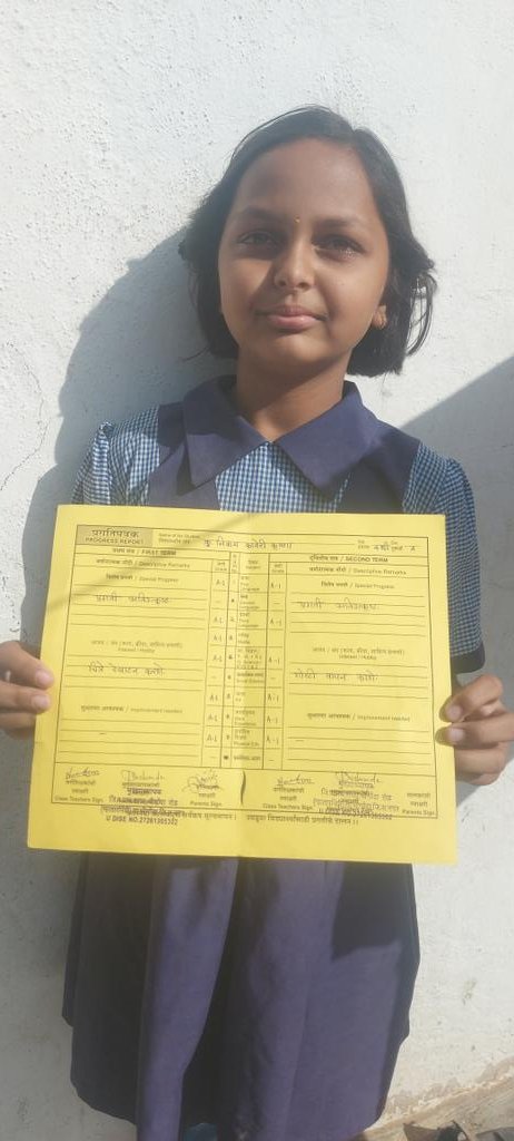 माझी कन्या कावेरी कृष्णा निकम नाऊरकर इयत्ता चौथीत A1श्रेणीत उत्तीर्ण झाली. 1.5.2025 तीला तिचे जि.प.प्राथ.शाळा श्रीगोंदारोड जि.अहिल्यानगरचे मुख्याध्यापक श्री.बाळासाहेब शिंदेसर, वर्गशिक्षिका सौ.जिजाबाई दाते मॅडम यांनी मार्गदर्शन केले.