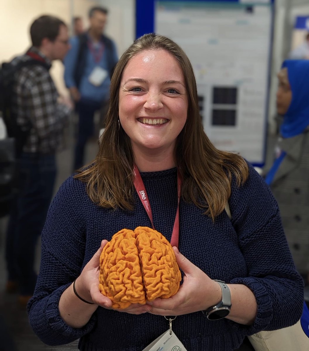 BNA2025 vs BNA2023! 
Thank you to the lovely Daria at <a href="/hello_bio/">Hello Bio</a> for letting me borrow the brain🧠
What an incredible week at #BNA2025! 👩‍🔬<a href="/BritishNeuro/">British Neuroscience Association</a>