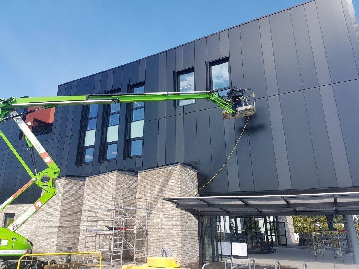 AHassociatesHal's tweet photo. It’s a scorcher today! ☀️But no matter the heat, we never compromise on
keeping your building clean, dust-free, and looking its best. 💪🧼
Reliable service. Whatever the weather.

#ProfessionalCleaning #DustFree #BuildingMaintenance #ReliableService #CleanSpace #SummerReady https://t.co/xnOJSqa3CD