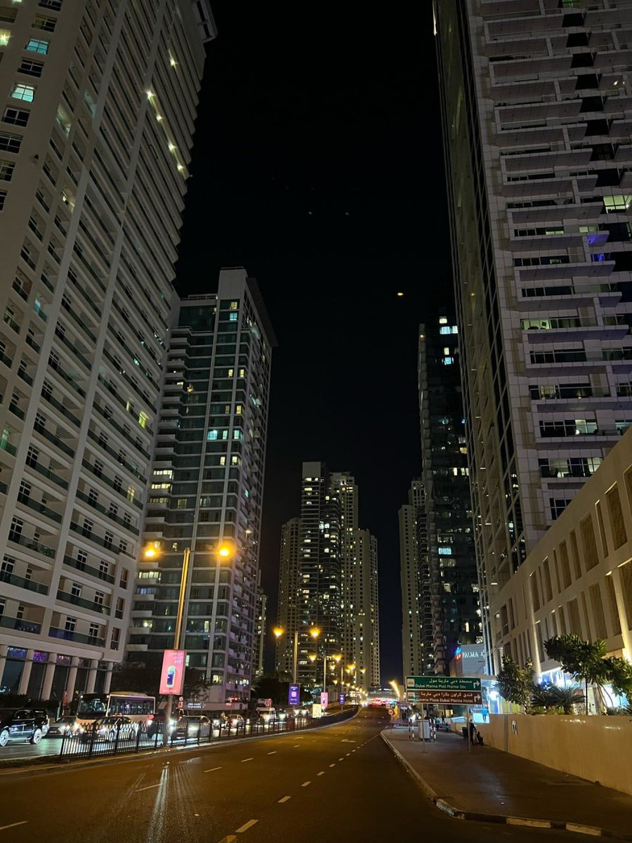 Dubai Marina at night.😍