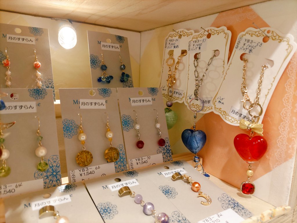 本日✨5月1日はスズランの日
ということで😂
#すこんぶ横浜ジョイナス 
に作品を納品してきました！
並んでいない作品もございます😆お店の方にお声掛けしていただけたらと思います🙋
#ハンドメイドアクセサリー 
#ピアス #イヤーカフ #簪 
#バッグチャーム