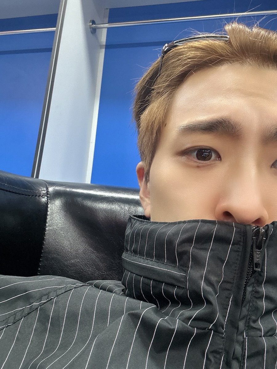 250501 | #YOUNGJAE 💭

🌙 It's already May again! Thank you for being with me in May too💚💚