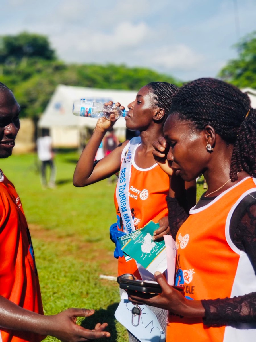 AsiimweKaren's tweet image. Happy international Labor Day!

 I am extremely delighted to join the run for better water facilities in Masindi main hospital #WASHproject# 
Thanks to all our sponsors and everyone who turned up for this noble cause