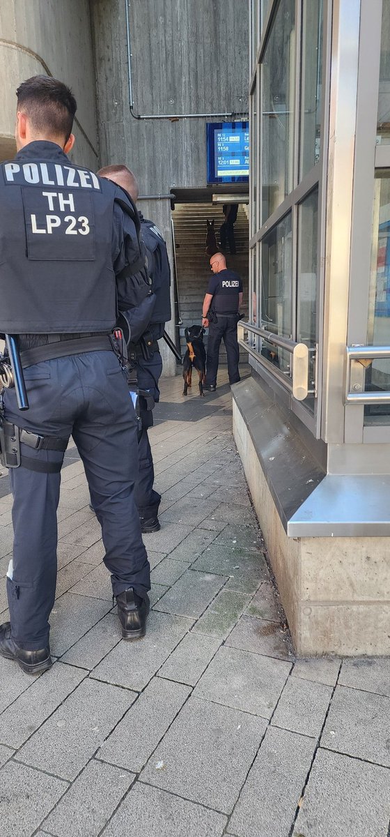 Vorsicht an alle Anreisenden aus Leipzig - am Südbahnhof stehen Cops mit Hunden ohne Maulkorb!
#G0105
##Gera