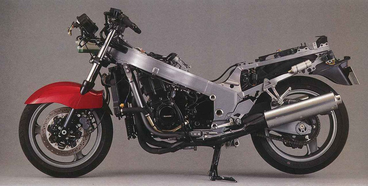 90 カワサキ ZZ-R1100(ZX-11)の解説❗️ 市販車でありながら300km/hに