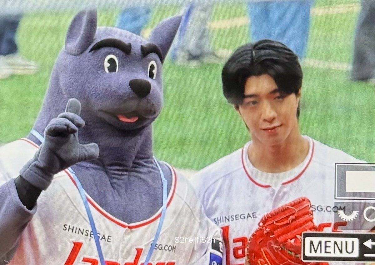 ssall_23's tweet image. 너는 마스코트
나는 아이돌
운명이 갈라놓은
안타까운 쌍둥이