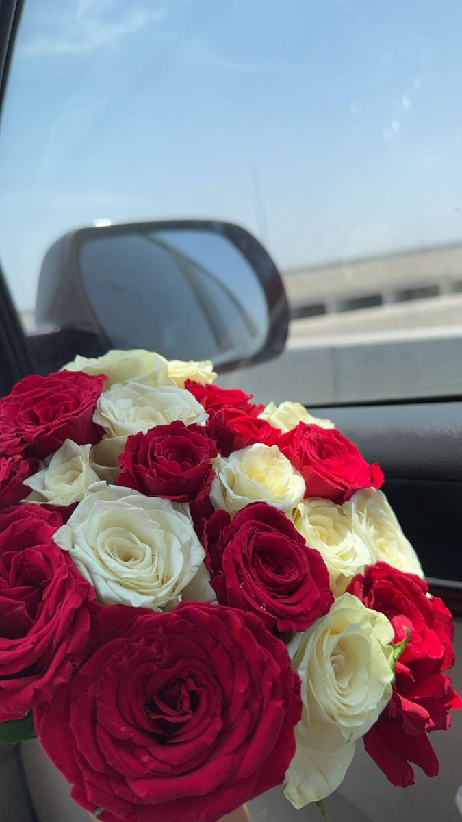 ينتصر دائما صانعي البهجة لأنفسهم لا منتظريها * #ظفار_أرض_التباشير