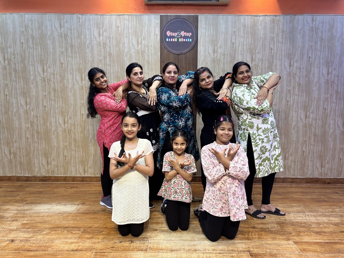 step2stepstudio's tweet image. Glimpses of full-on Haryanvi swag! 💥
Our 7–8 PM batch rocked the vibe on "Maregi Maregi" with non-stop energy and desi style!💃🤩

Full video is out now 🎬
@step2stepstudio

#MaregiMaregi #DancingDivas #SummerDanceCamp2025 #DanceWithUs #Step2StepDanceStudio