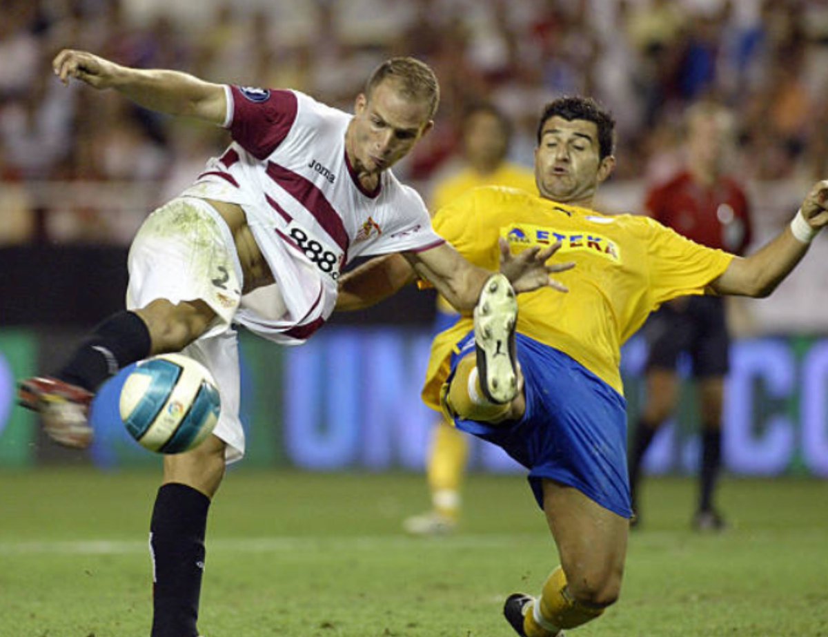 🥇🇪🇸⚽️ ¿Qué tal si vamos desvelando algunos de los nombres que nos acompañarán el próximo 1️⃣3️⃣ de junio? De sus botas salió el gol que permitió a España hacerse con el oro en fútbol, siendo clave su olfato goleador. Él es <a href="/BlancoKepa/">Kepa Blanco González</a> y estará con nosotros en nuestra gala