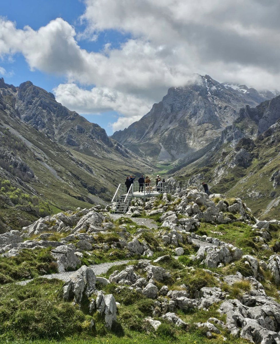 TurismoAsturias's tweet photo. Atención a quienes nos visitáis este puente y a quienes siempre estáis en casa! 𝗘𝗹 𝘃𝗶𝗲𝗿𝗻𝗲𝘀 𝗮 𝗹𝗮𝘀 𝟭𝟮𝗵 desvelaremos una 𝗼𝗽𝗼𝗿𝘁𝘂𝗻𝗶𝗱𝗮𝗱 ú𝗻𝗶𝗰𝗮 para ganar 𝘂𝗻𝗮 𝗳𝗮𝗻𝘁á𝘀𝘁𝗶𝗰𝗮 𝗲𝘀𝗰𝗮𝗽𝗮𝗱𝗮 𝗲𝗻 𝗔𝘀𝘁𝘂𝗿𝗶𝗮𝘀. ¡No os lo perdáis! https://t.co/WWcekuwpMZ