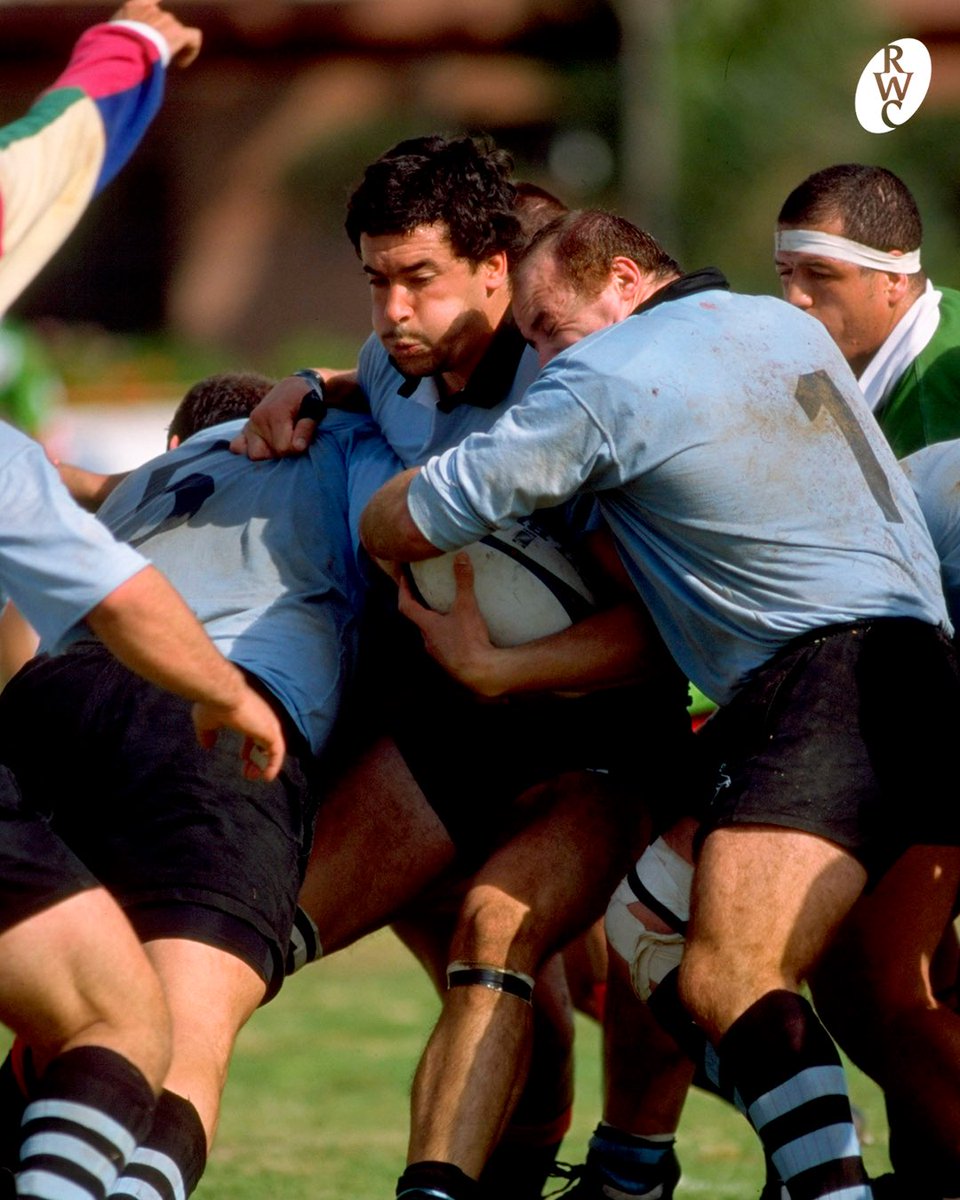 A 26 años de estas fotos: el día en que Los Teros clasificaron por primera vez a un Mundial. Arriba! 🇺🇾 <a href="/RugbyUruguay/">U.R.U.</a> <a href="/TerosXV/">Los Teros</a> 

#RWC1999