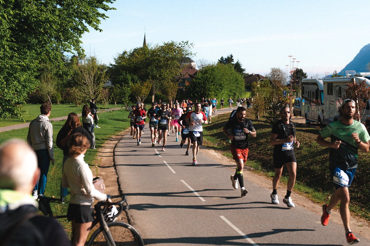 MarathondAnnecy's tweet photo. Retour en images sur la 44ème édition du Brooks Marathon du lac d’Annecy 📸

Nous tenons à remercier une nouvelle fois l’ensemble des bénévoles, partenaires, coureurs, supporters et bien évidemment le club @ahsathle pour cette belle édition 🙏 https://t.co/cUzx2TYDtW
