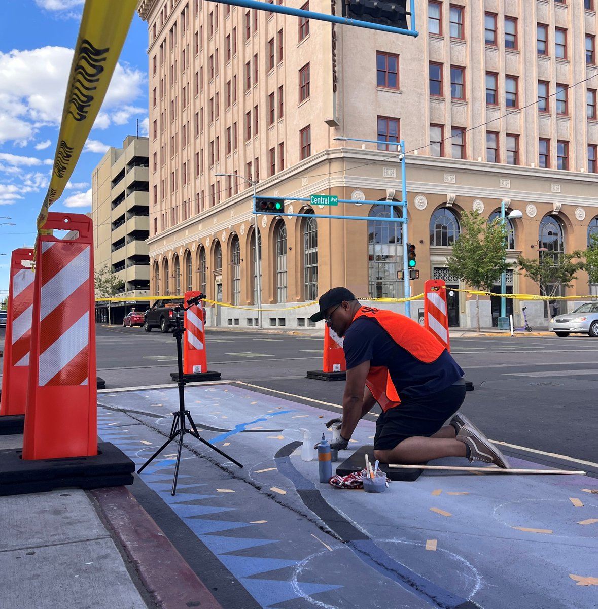 abqdmd's tweet photo. Our muralist is working hard to beautify Central and 3rd Street. Stop by and say "hi" to Chris!
#DMDBuilds https://t.co/P8KCwkGJie
