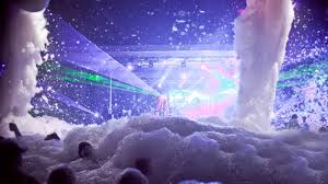 Foam Fiasco (w/ Pam Murphy, Joel Spence)
Steak enthusiasts yelling; Bill &amp; Ben Nye, the genius brothers; hipster café with fancy foam celebrating FJM  release; turn down service scam or charity; UFO abduction with exciting bauxite discussion.
art19.com/shows/improv4h…