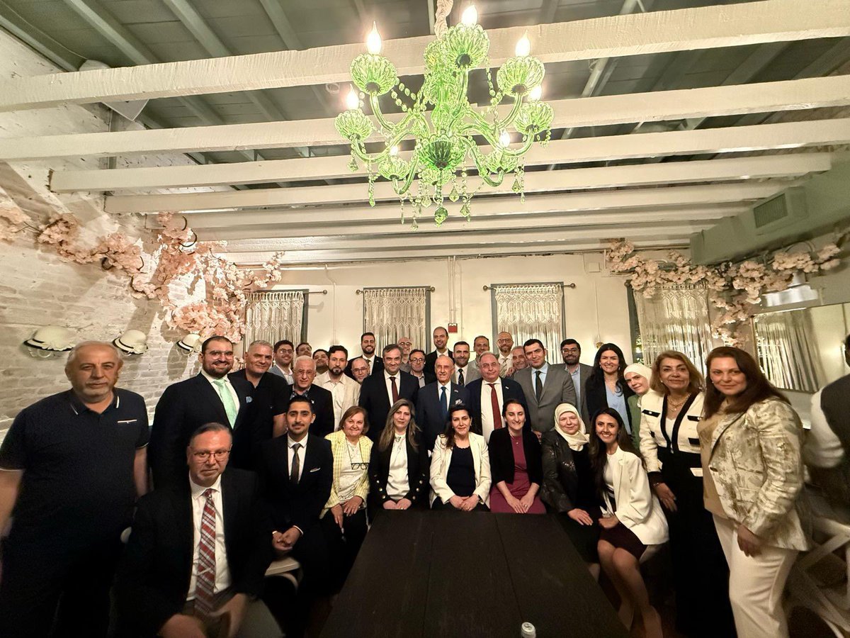 BeFarouk's tweet image. The Syrian American Council was honored to host a special dinner for Finance Minister Mr. Yisr Bernieh and Central Bank Governor Mr. Abdulkader Husrieh.
Attendees learned about Syria’s efforts to rejoin the global financial system, attract investment, and involve the Syrian…