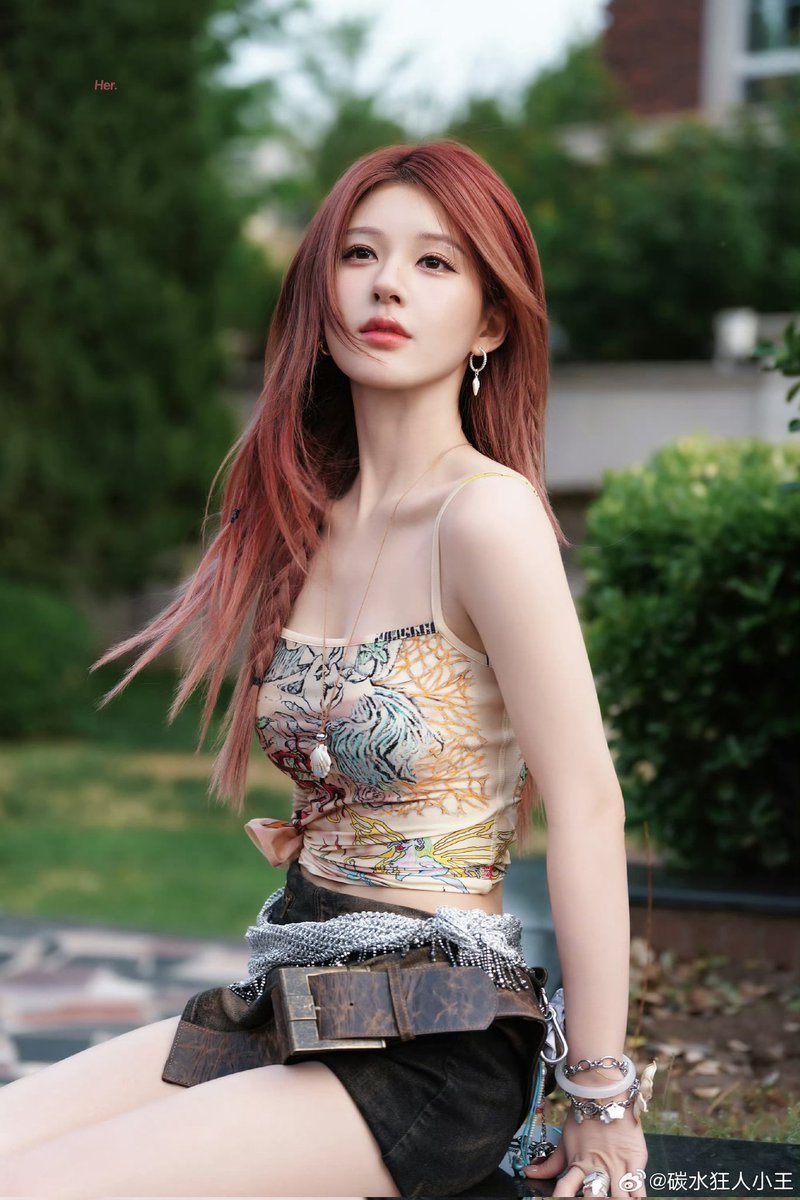 BabyZhao9's tweet photo. Gadis cantik rambut merah #ZhaoLusi 🔥🥰❤️ https://t.co/vJO3pDYUmW