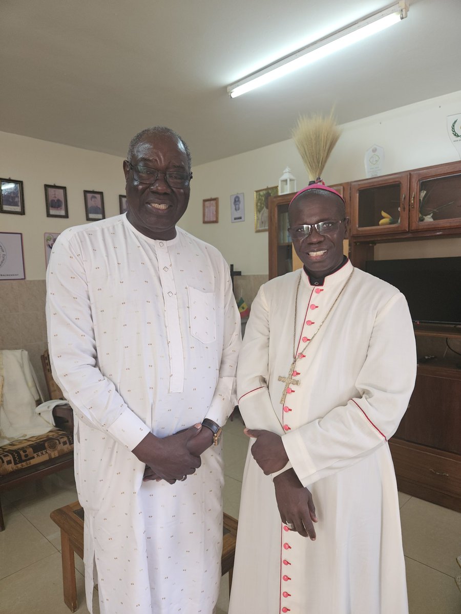 Mon 1er Mai 2025. Fête de Saint Joseph Ouvrier. Une belle celebration à la paroisse St Joseph de Medina à Dakar. J'y ai fait la rencontre de Monseigneur Victor Ndione évêque du diocèse de Nouakchott. Un cousin.