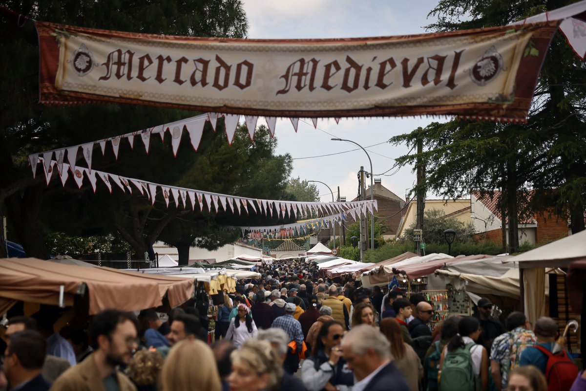Comunidad de Madrid (@comunidadmadrid) on Twitter photo ✅ La Comunidad de Madrid, en la XXVIII edición de la Gran Feria Medieval de #ElÁlamo.
👉 El consejero <a href="/MA_GarciaMartin/">Miguel Ángel García Martín</a> ha asistido a esta cita cultural, declarada en el año 2016 Fiesta de Interés Turístico Regional.
+Info: c.madrid/8bpk8 ✅ La Comunidad de Madrid, en la XXVIII edición de la Gran Feria Medieval de #ElÁlamo.
👉 El consejero <a href="/MA_GarciaMartin/">Miguel Ángel García Martín</a> ha asistido a esta cita cultural, declarada en el año 2016 Fiesta de Interés Turístico Regional.
+Info: c.madrid/8bpk8