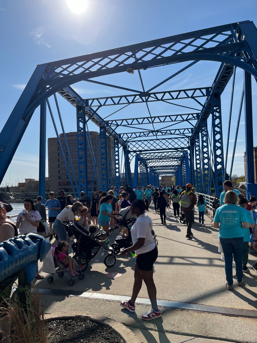 1BoldStepLLC's tweet photo. We were honored to be a sponsor for this year's @HopeNetworkNews Bridge Walk for Autism. 

1 in every 31 kids is diagnosed with autism. This was an opportunity to bring together the community, local business leaders, and families in support of such a necessary cause. https://t.co/4mQG8T1Txc