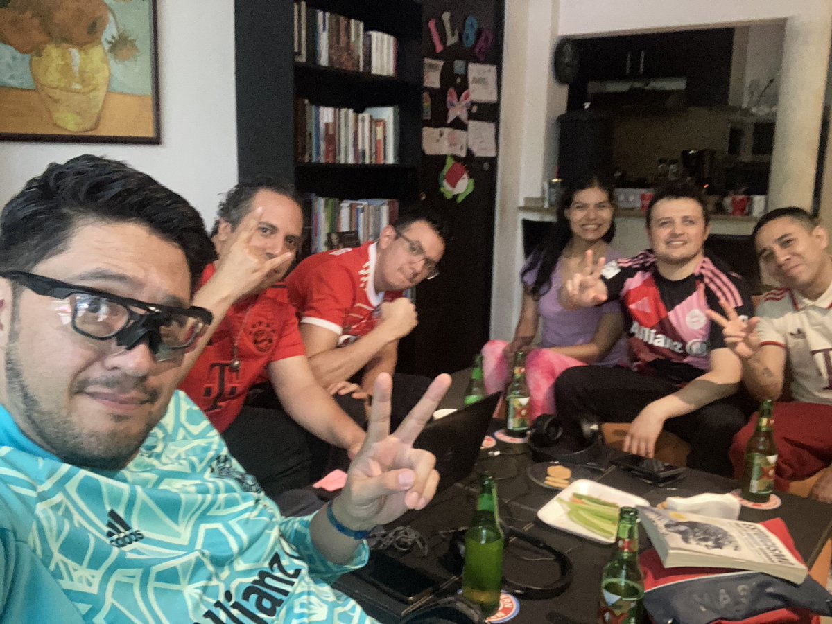 FC BAYERN CIUDAD DE MÉXICO 🇲🇽 OFICIAL (@bayerncdmx) on Twitter photo <a href="/luise_pastor/">LuisEnrique</a>
Saludos de parte del fan club del Fc Bayern Ciudad de México 🇲🇽
Desde temprano apoyando al <a href="/FCBfrauen/">Double-Siegerinnen 🥇🏆</a>
#futbolxsky <a href="/luise_pastor/">LuisEnrique</a>
Saludos de parte del fan club del Fc Bayern Ciudad de México 🇲🇽
Desde temprano apoyando al <a href="/FCBfrauen/">Double-Siegerinnen 🥇🏆</a>
#futbolxsky