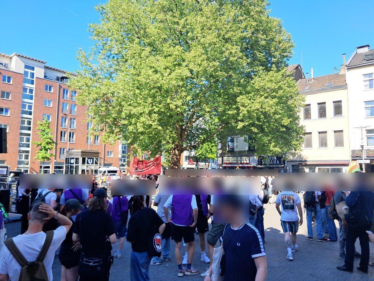 PerspektiveOn's tweet photo. 17:02 / #Köln / Gleich beginnt in Köln die Auftaktkundgebung der revolutionären Demonstration vor #KalkPost. #k0105 #1mai25 #erstermai #1mai https://t.co/gcJrZaEWSJ