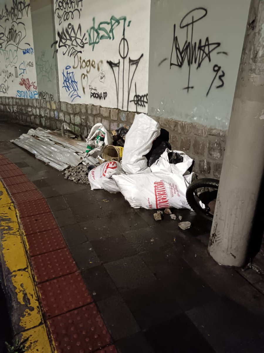 Saokma (@saokma) on Twitter photo <a href="/EmAseoQuito/">Empresa Aseo Quito</a> y <a href="/ZonalmSaenz/">Zona Centro Quito</a> no cumplen con su parte de la minga. Se acordó retiro de basura en el punto de Puente de Piedra, basura que las mismas brigadas de Emaseo sacaron y acordaron retirar el mismo 26/04
Hemos solicitado retiro esta semana sin respuesta. Ayuda urgente. <a href="/EmAseoQuito/">Empresa Aseo Quito</a> y <a href="/ZonalmSaenz/">Zona Centro Quito</a> no cumplen con su parte de la minga. Se acordó retiro de basura en el punto de Puente de Piedra, basura que las mismas brigadas de Emaseo sacaron y acordaron retirar el mismo 26/04
Hemos solicitado retiro esta semana sin respuesta. Ayuda urgente.