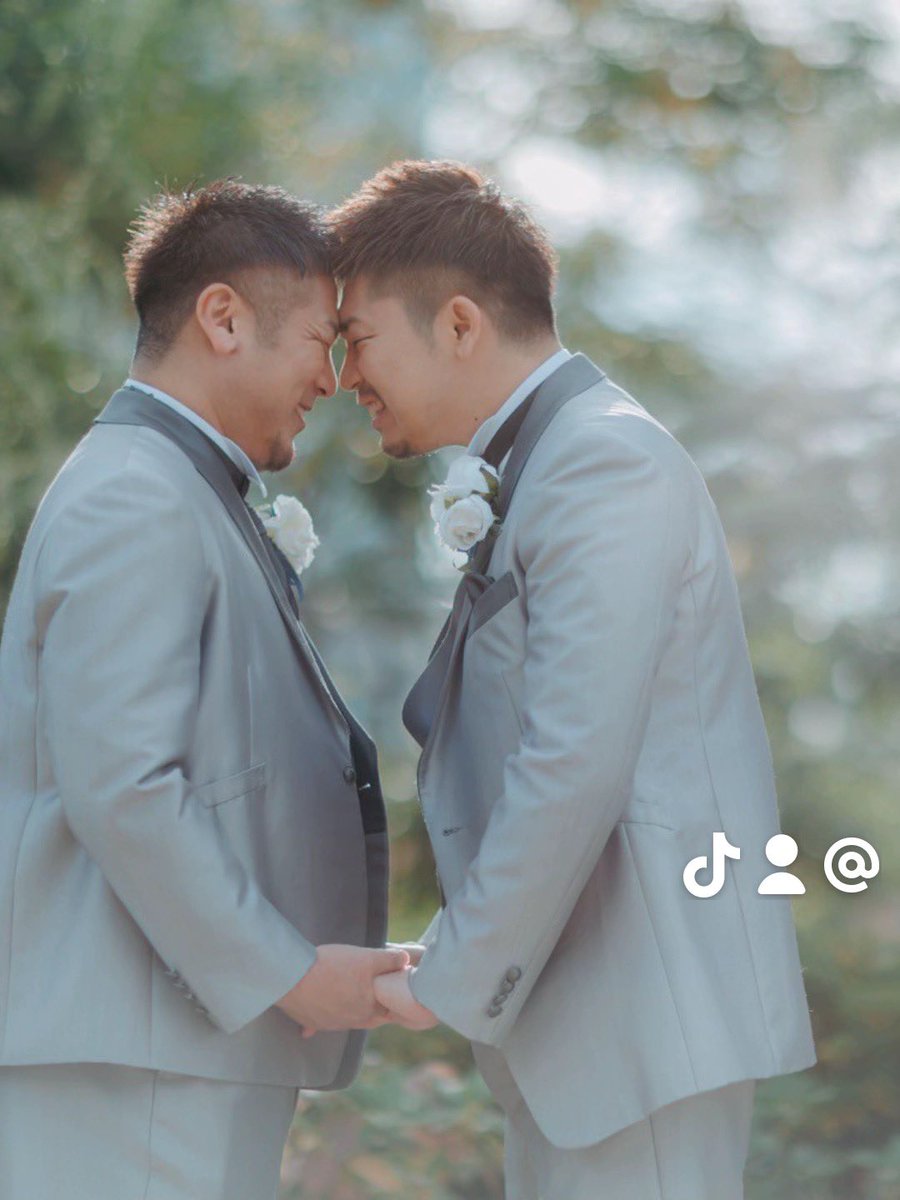 僕がゲイで何か迷惑かけましたか？ 

TikTokに投稿した僕たちの結婚式投稿が、今さらながらバズっています。

たくさんの「感動しました」「幸せを分けてもらえた」そんな声をいただく一方で、

「気持ち悪い」「母親が可哀想」「普通に無理」なんてコメントも、正直少なくありません。