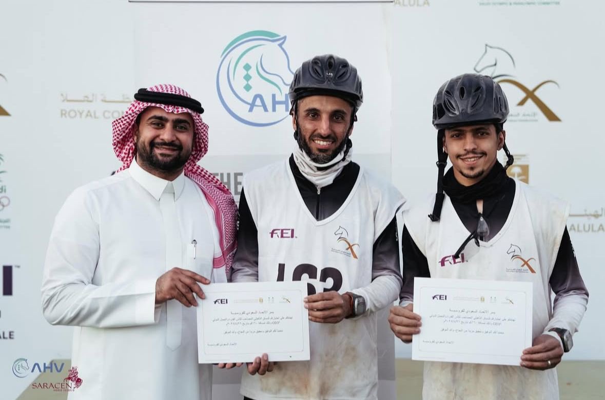 ومع تواصل الإنجازات 
وفي سباق (160كم مؤهل لكأس العالم)
حصل أبناء #عنيزة من فريق SS على المركزين الأول والثاني

الفارس إبراهيم الصغير 
على صهوة الفرس Good idea de bozouls

الفارس علي الضويحي 
على صهوة الجواد epsilonn salou